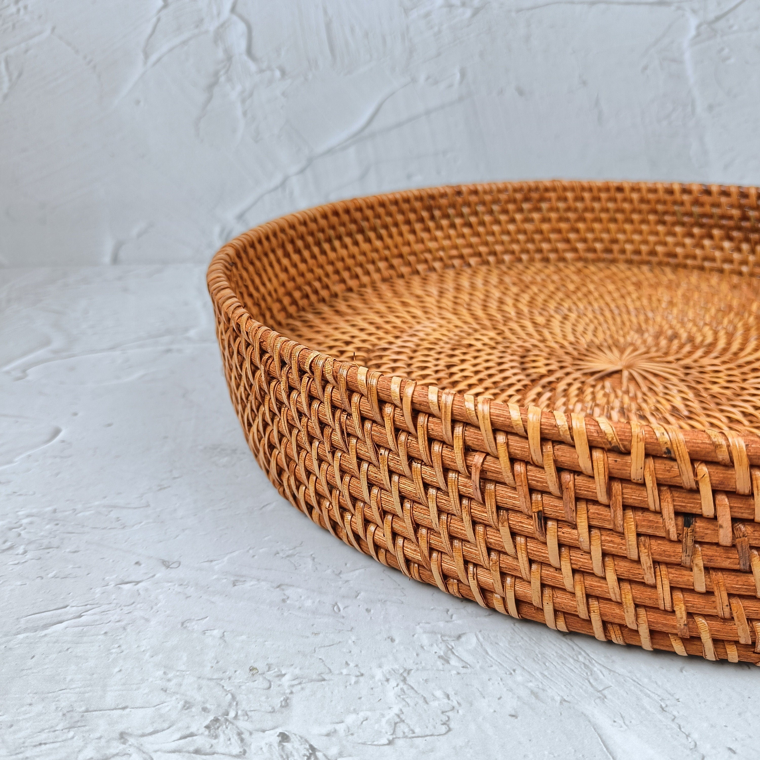 Brown Round Rattan tray, Handmade Handle Less Wicker Rattan Tray Set