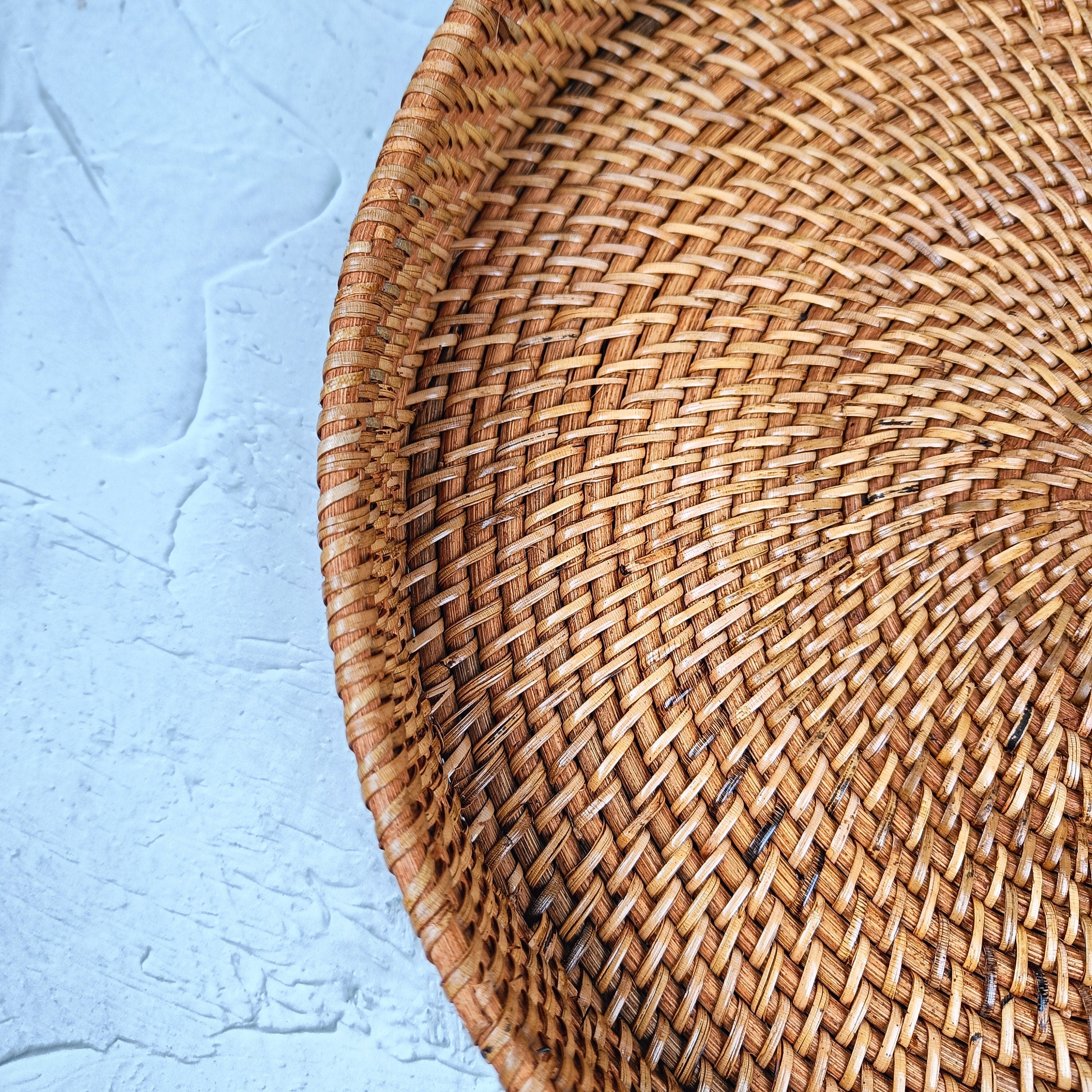 Brown Round Rattan tray, Handmade Handle Less Wicker Rattan Tray Set