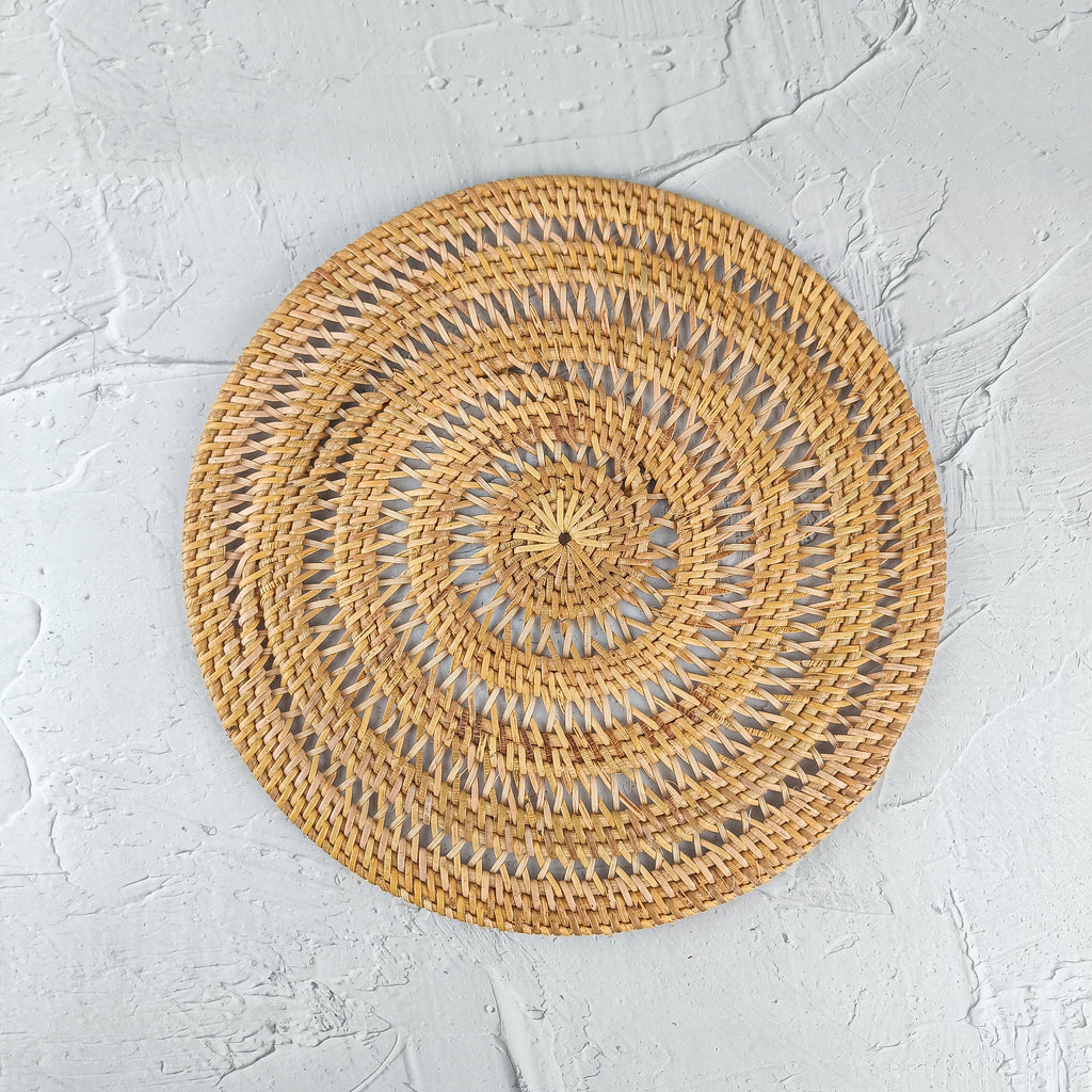 Set of 4 Spiral Handwoven Round Rattan Placemats, Straw Serving Mat, Rustic Decoration, Natural Kitchen Decor for Table
