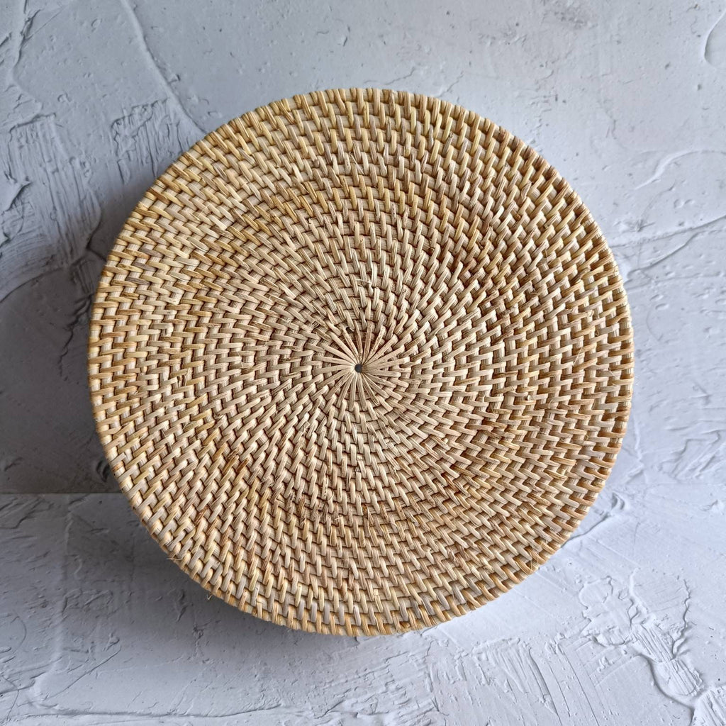 Beige and White Woven Rattan Tray - 25cm & 30cm Decorative Serving Tray for Coffee Table, Boho Home Decor Organizer