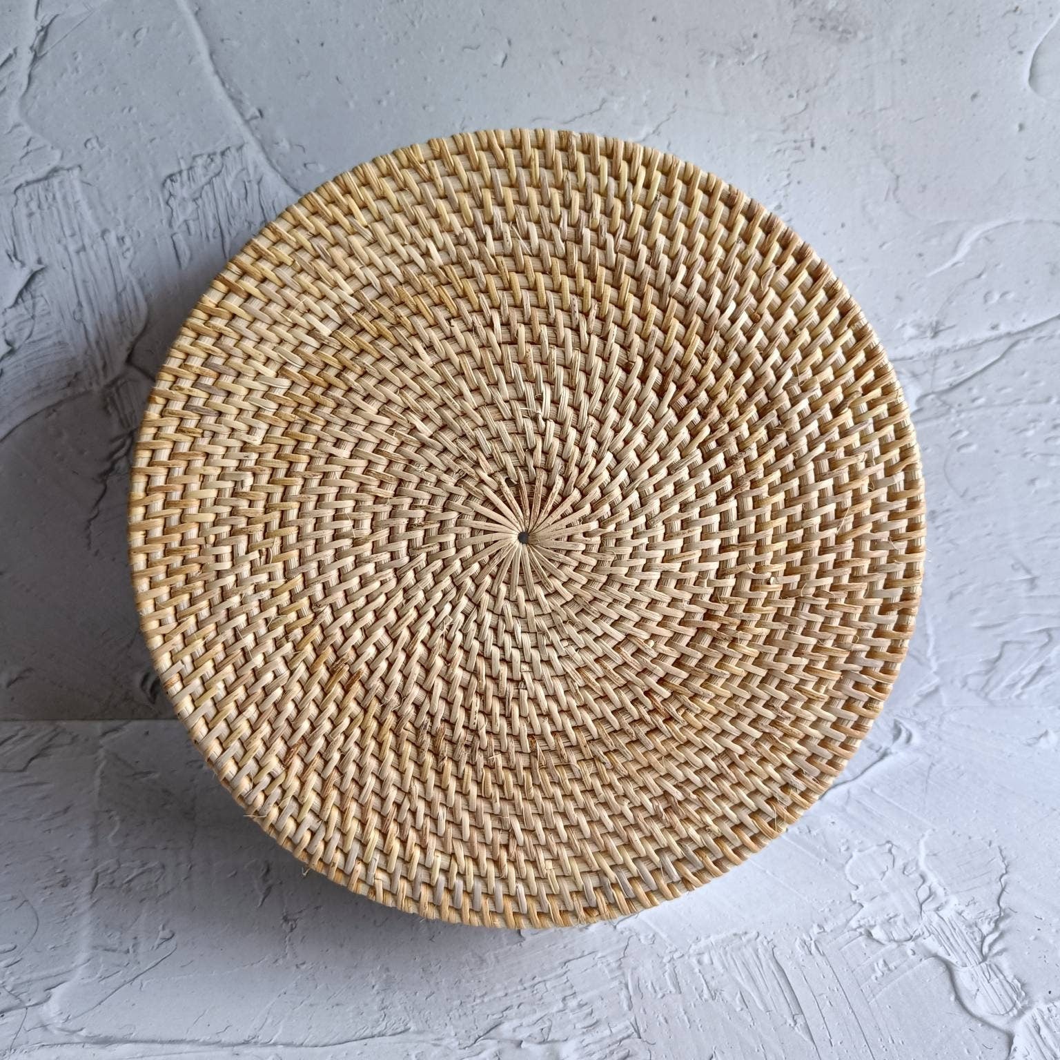 Beige and White Woven Rattan Tray - 25cm & 30cm Decorative Serving Tray for Coffee Table, Boho Home Decor Organizer