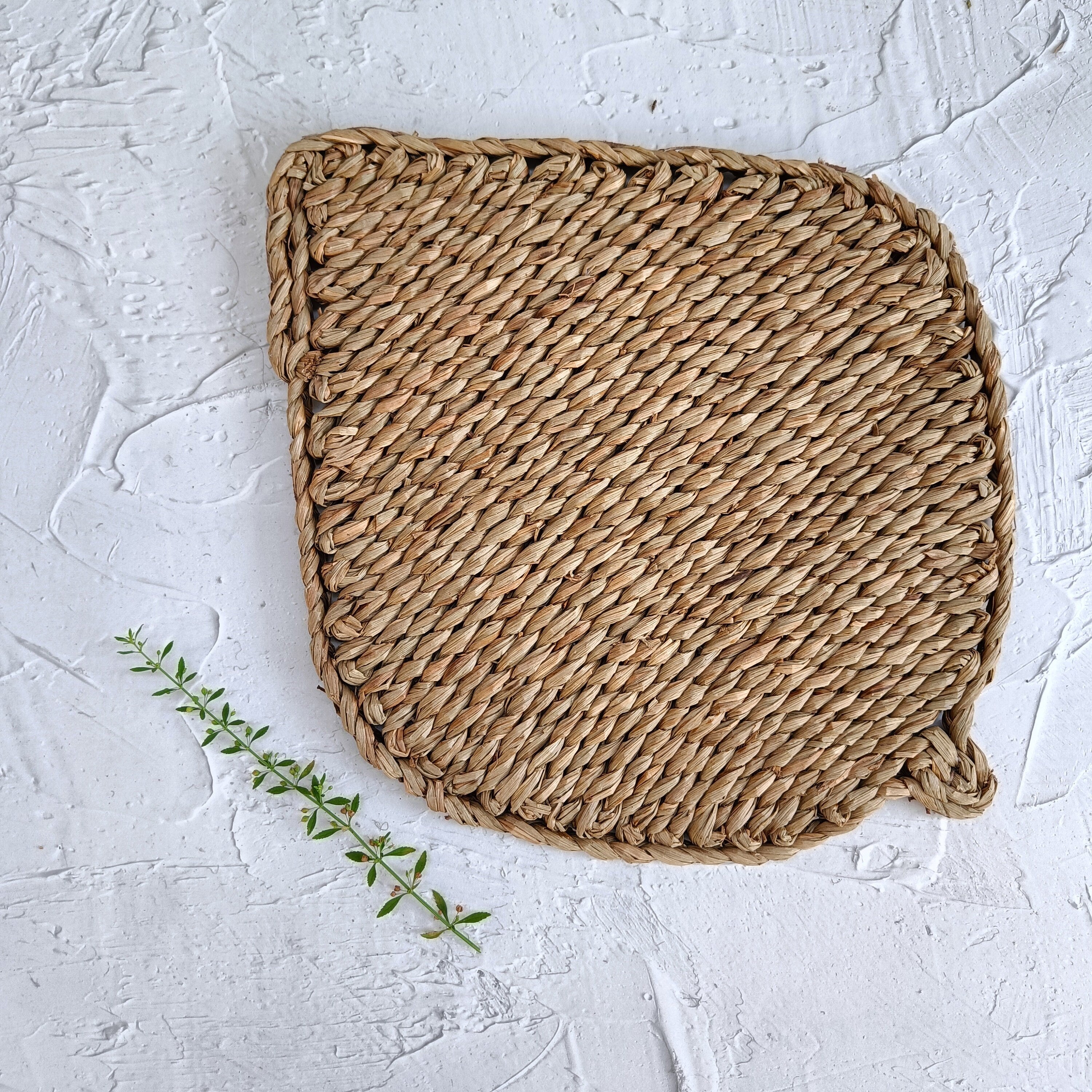 Mendong Leaf Style Placemat Set, Farmhouse Decor Ideas, Stylish Dining Table Decor, Natural Wall Basket & Hanging Wall Decor