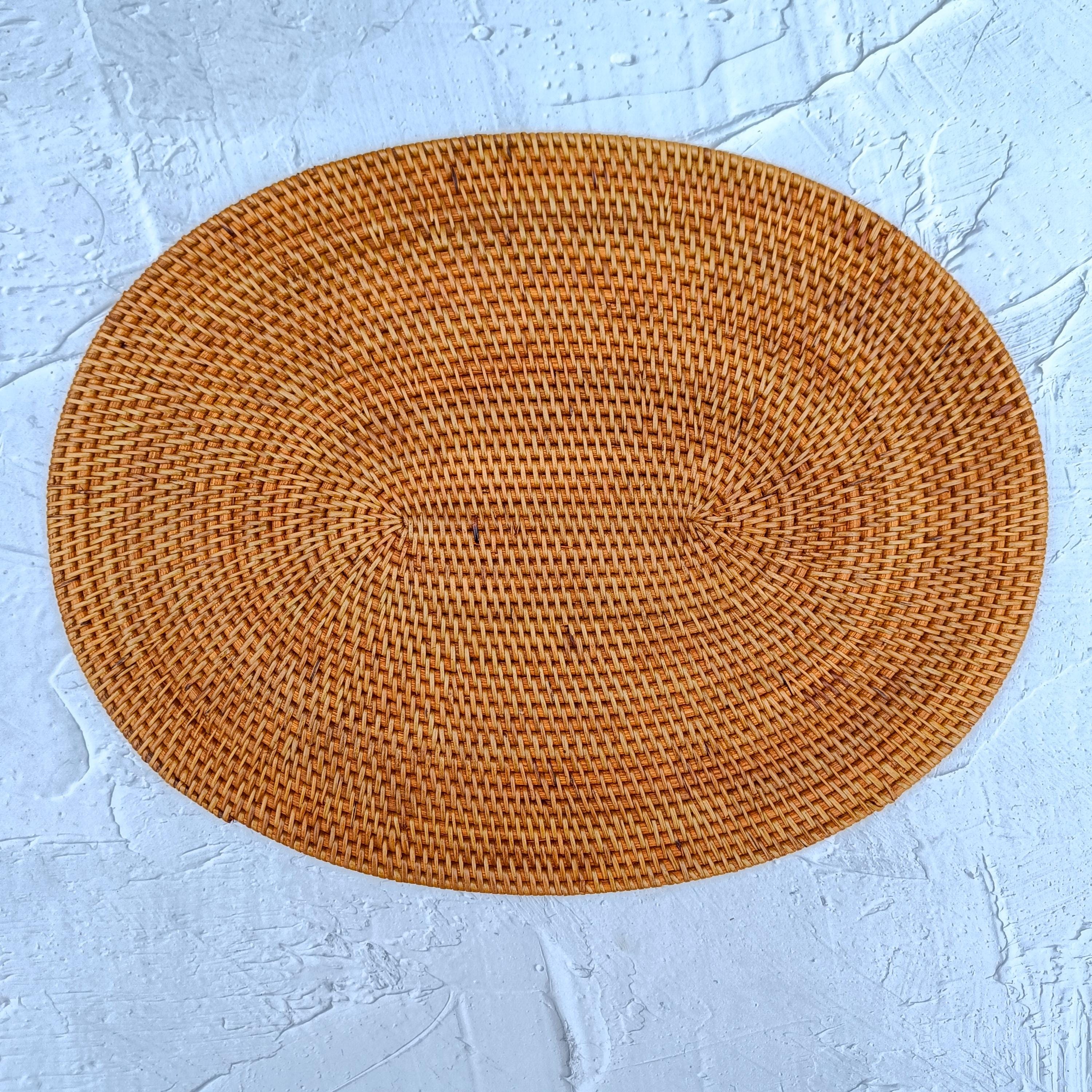 Handcrafted brown oval rattan placemats - Set of 4 Boho Natural Woven Dining Table Mats (40x30cm)