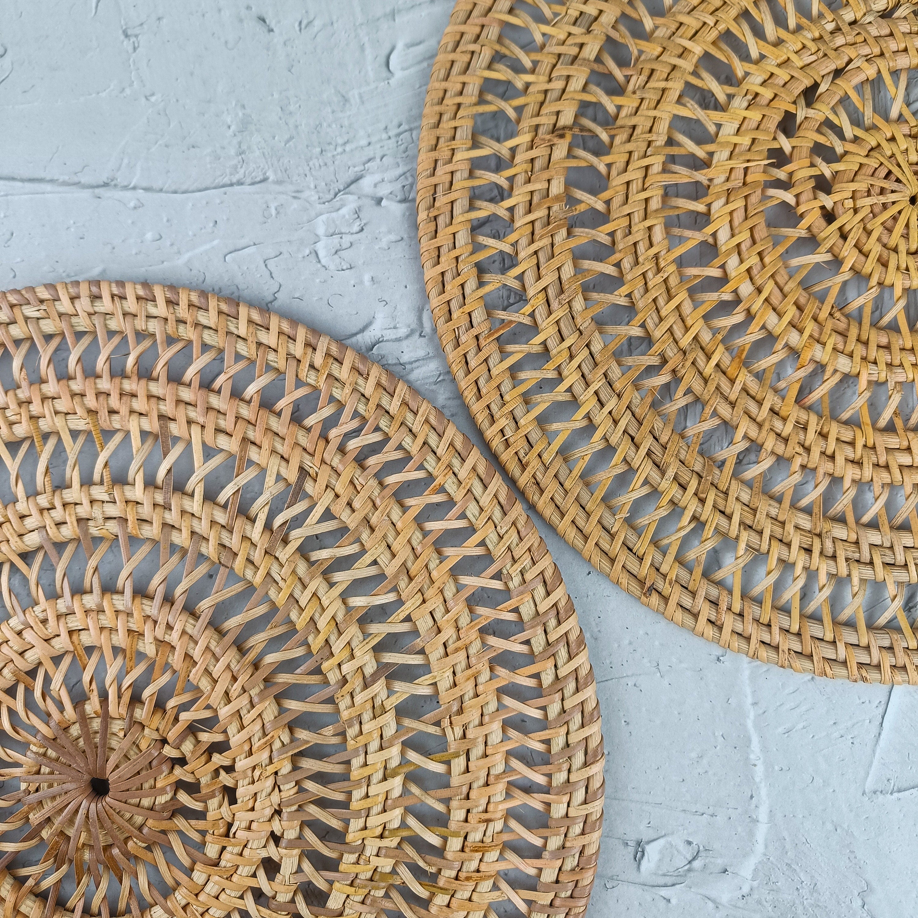 Set of 4 Spiral Handwoven Round Rattan Placemats, Straw Serving Mat, Rustic Decoration, Natural Kitchen Decor for Table