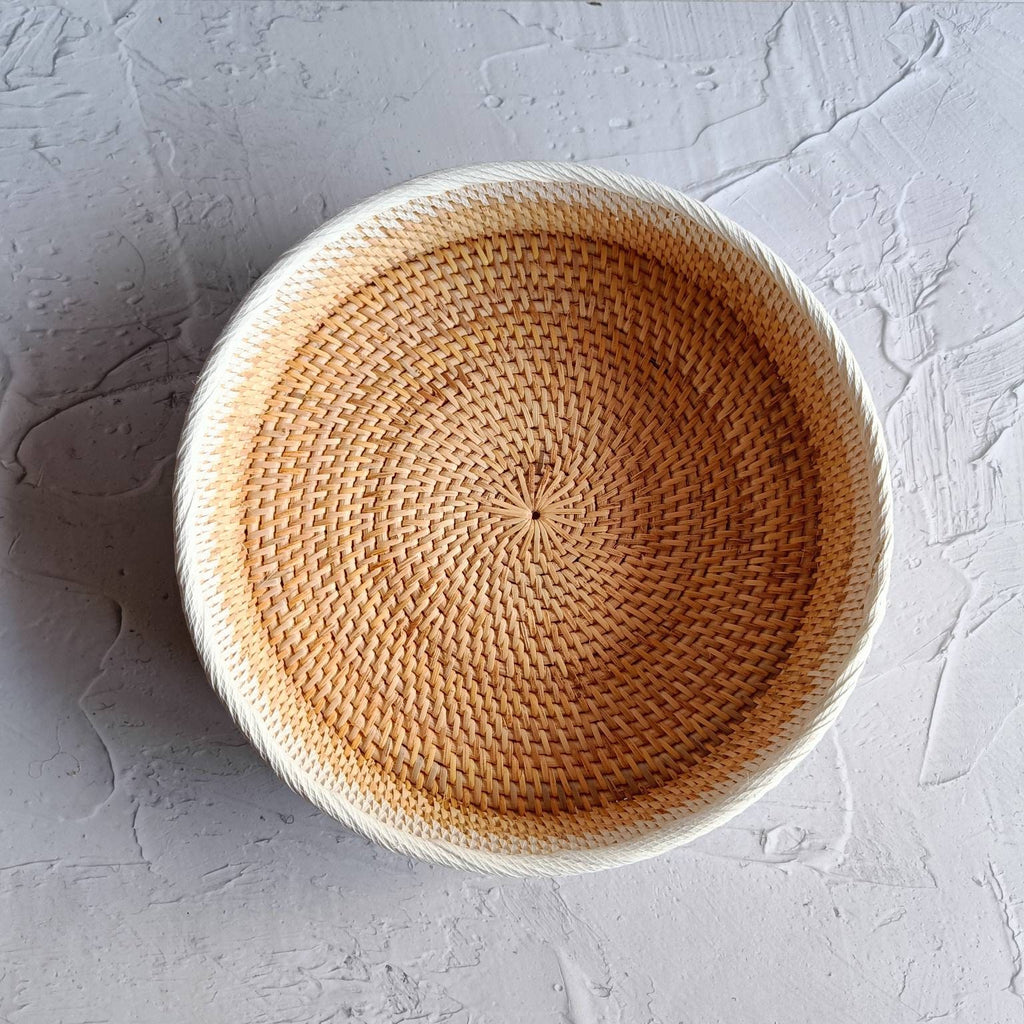 Beige and White Woven Rattan Tray - 25cm & 30cm Decorative Serving Tray for Coffee Table, Boho Home Decor Organizer