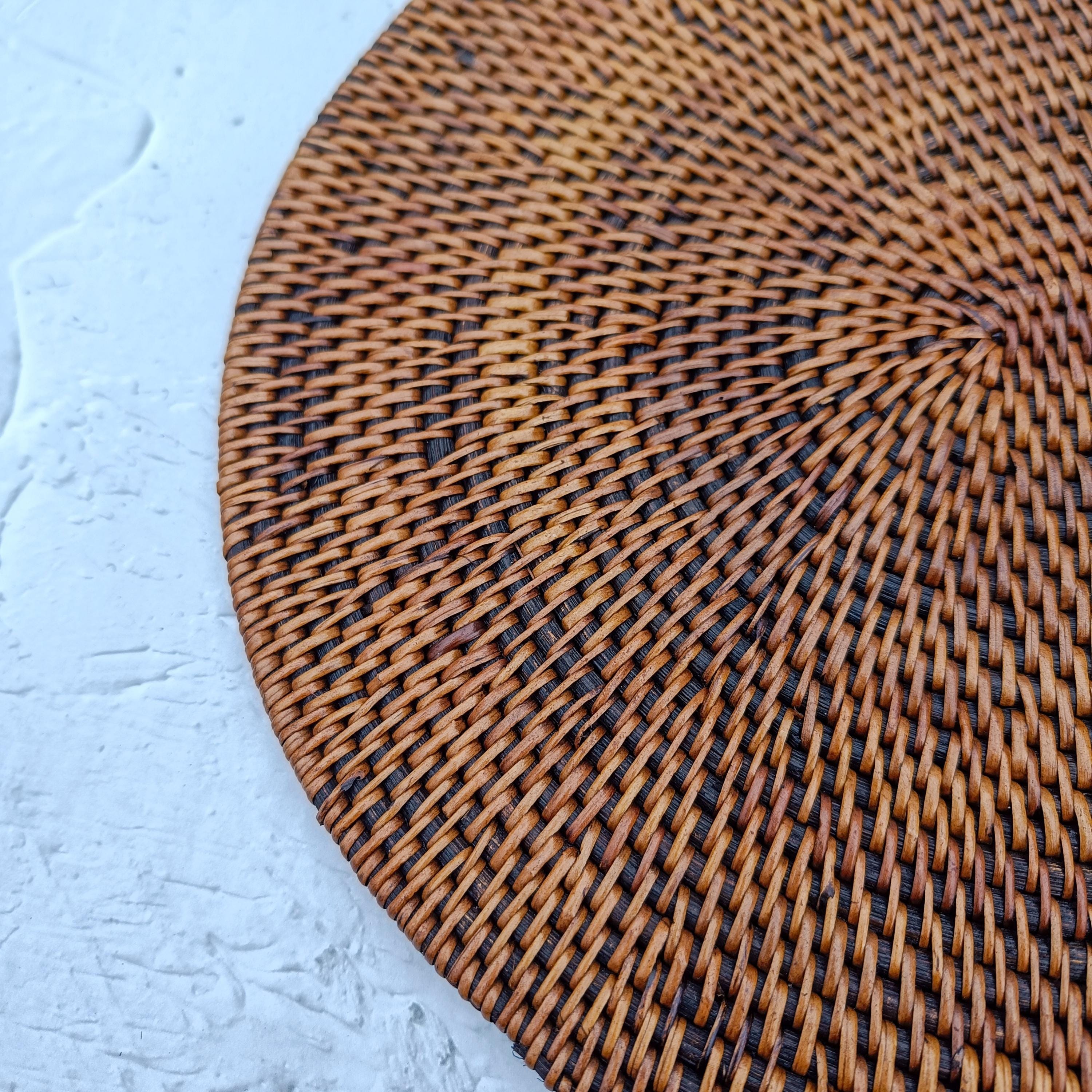 Handcrafted brown oval rattan placemats - Set of 4 Boho Natural Woven Dining Table Mats (40x30cm)