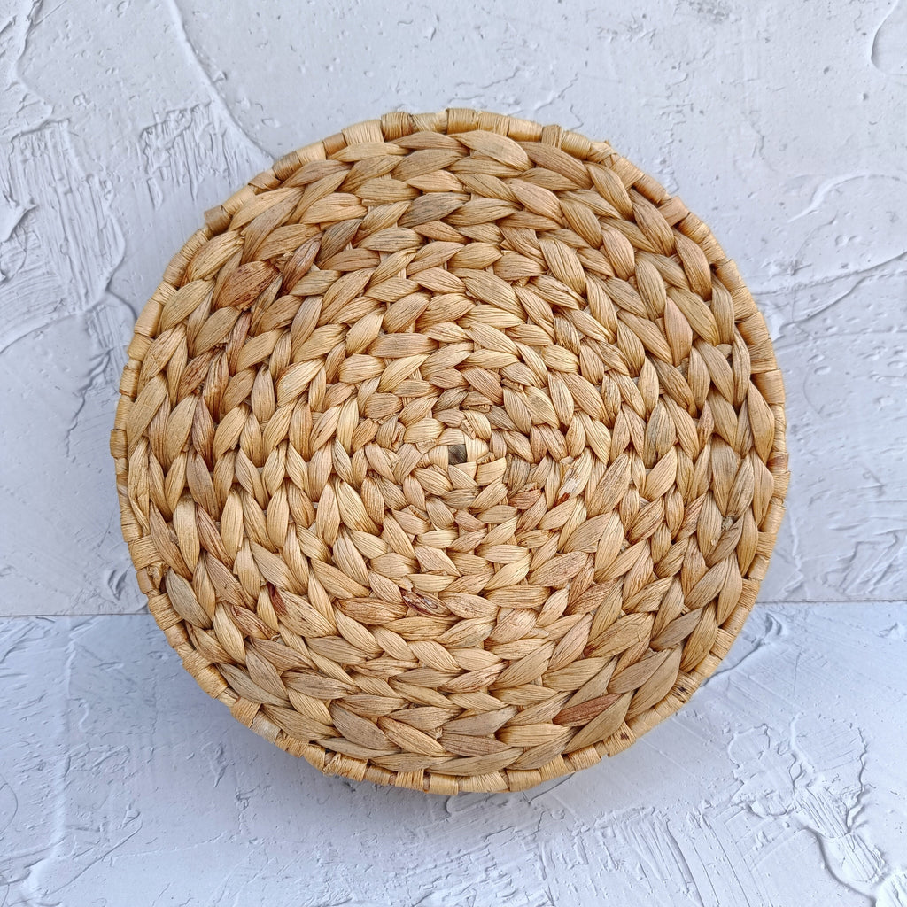 Eco-Friendly Boho Water Hyacinth Tray with Iron Frame, Natural and Sustainable Home Organizer, Farmhouse Style Tray