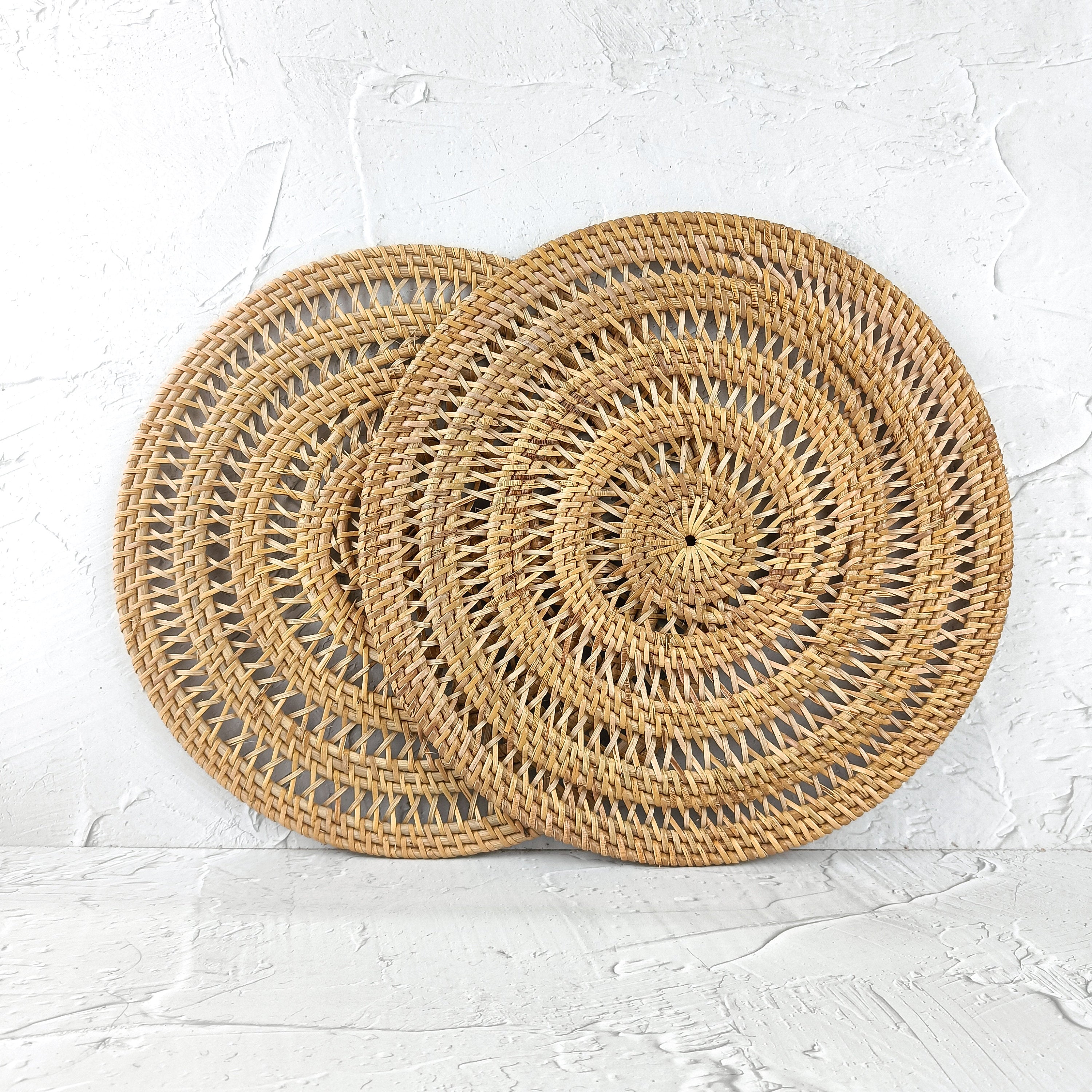 Set of 4 Spiral Handwoven Round Rattan Placemats, Straw Serving Mat, Rustic Decoration, Natural Kitchen Decor for Table