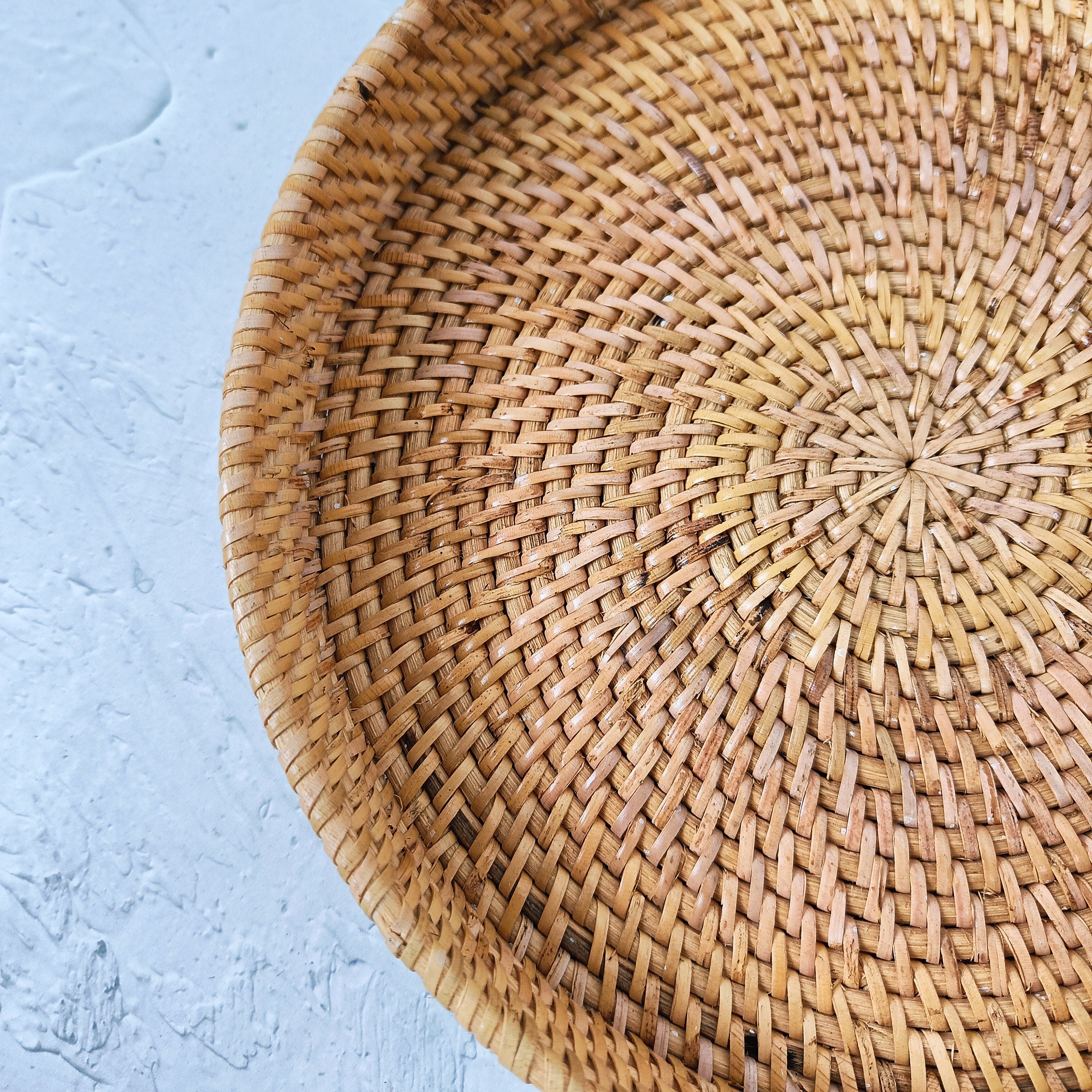 White Woven Round Rattan Tray, Coffee Table Tray, Round Boho Serving Tray for Table, Straw Serving Tray